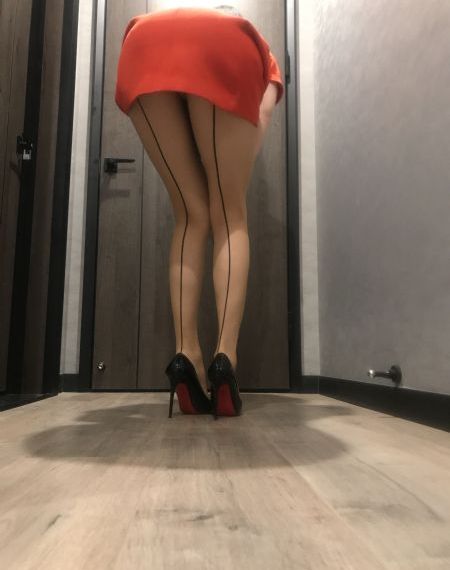 女生抱猫头像高冷欧美_高清完整版免费在线观看