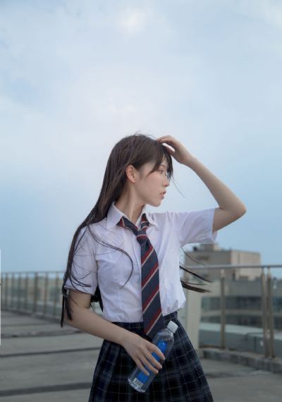 欧美忧郁女生头像图片_720完整版观看