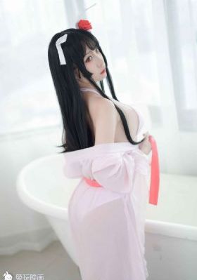 欧美红色衣服街拍图_HD在线播放